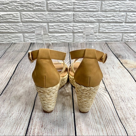 Dolce by Mojo Moxy Striped Sandal Wedges - Picture 5 of 6